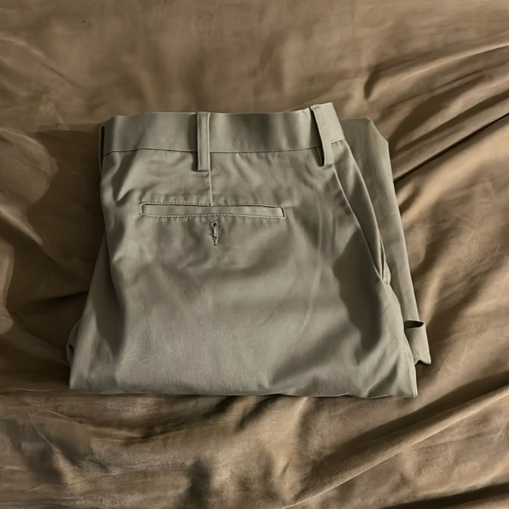 Men’s khaki dress pants